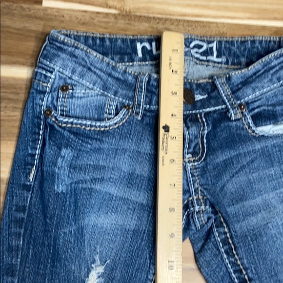Distressed capris jeans - Picture 4 of 8